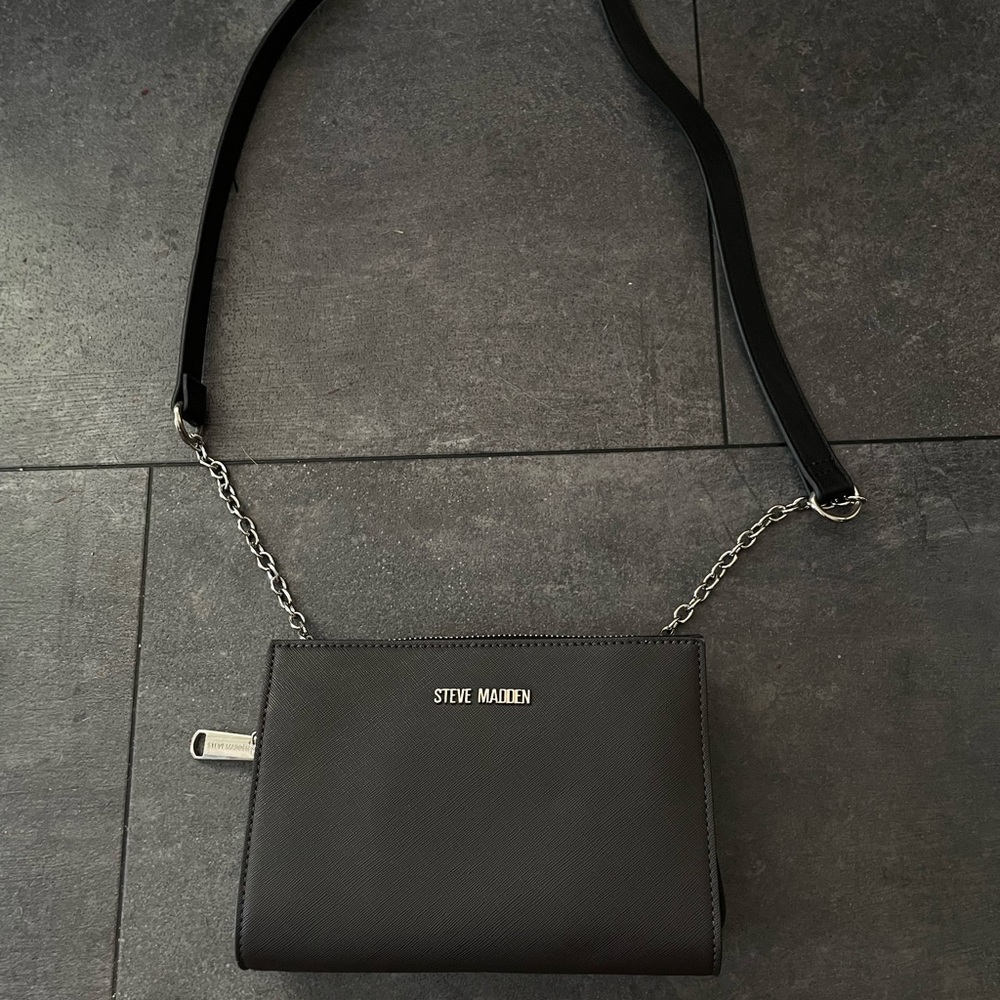 Steve Madden Black and chain crossbody